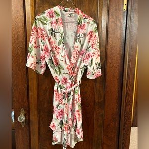Show me your Mumu floral robe